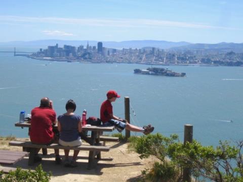 [Photo : famille sur Angel Island]